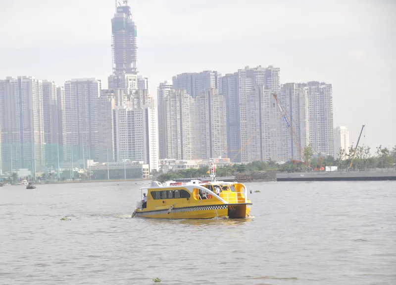Buýt sông tuyến bến Bạch Đằng - bến Linh Đông               Ảnh: CAO THĂNG
