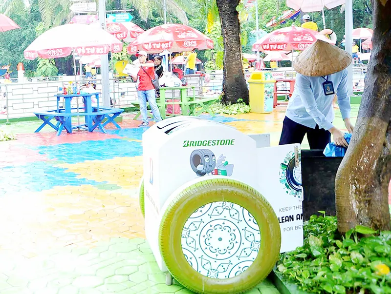 Tặng 200 thùng rác thông minh bảo vệ môi trường ảnh 1