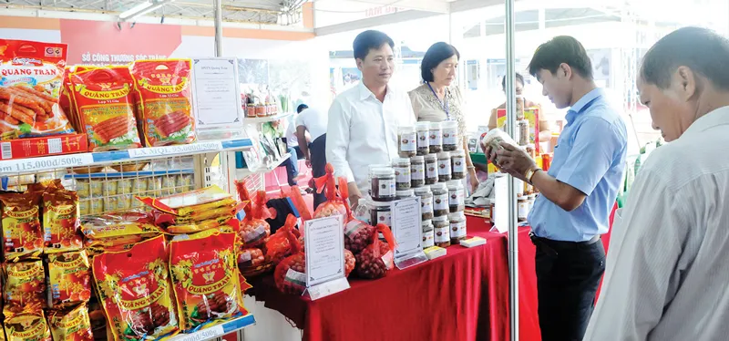 Nhiều đặc sản vùng miền ảnh 2