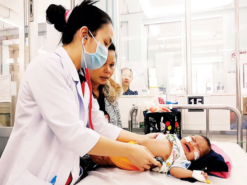 Người già, trẻ nhỏ nhập viện vì lạnh ảnh 1