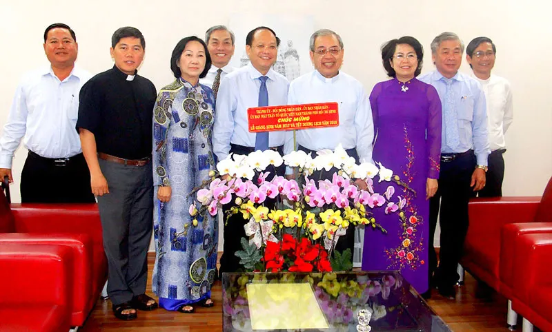 Lãnh đạo TPHCM thăm, chúc mừng Giáng sinh đồng bào Công giáo ảnh 1