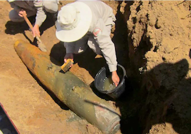 Một người mua phế liệu bàn giao 260 đầu đạn pháo ảnh 1