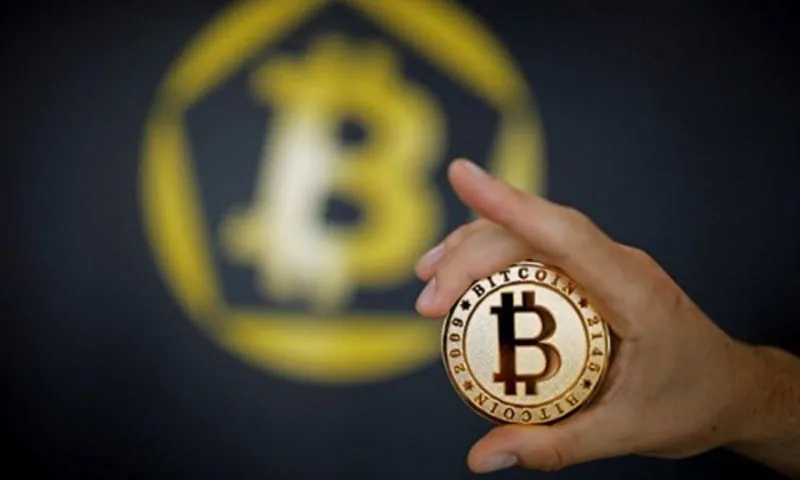 Tiền ảo Bitcoin . Ảnh: Reuter
