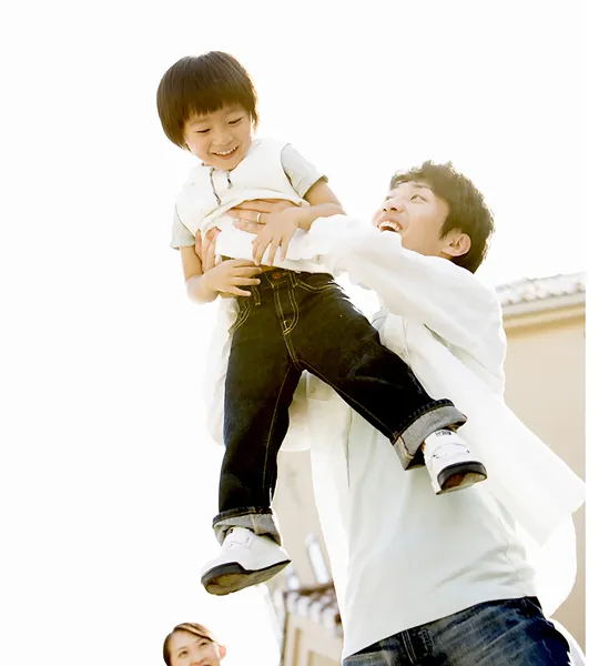 Biết dành thời gian chăm sóc con cái sẽ tạo được sự gắn kết  yêu thương, tăng hạnh phúc gia đình