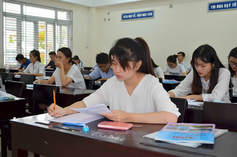 Tuyển sinh ĐH-CĐ năm 2018:  Loạn xét tuyển tổ hợp môn ảnh 1