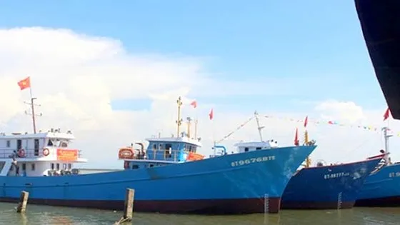 Động viên ngư dân tiếp tục bám biển ảnh 1