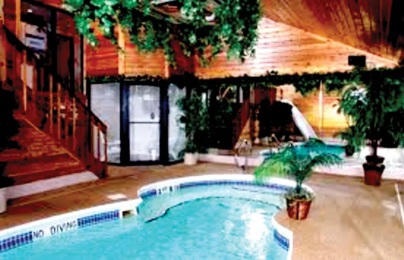 Hồ bơi khách sạn và an toàn vệ sinh