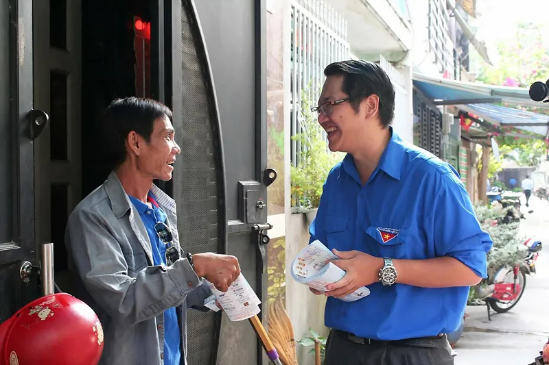 Vận động người dân sử dụng nước sạch