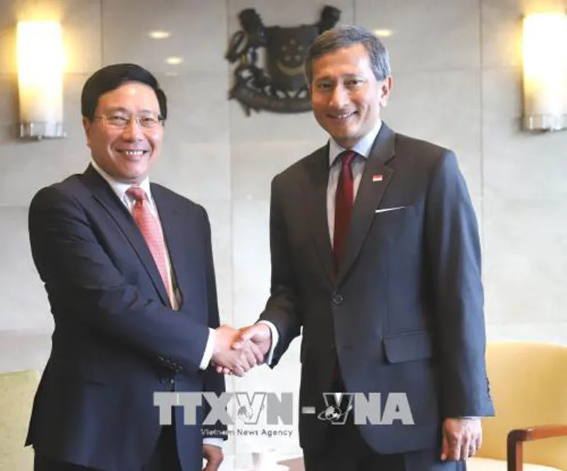 Phó Thủ tướng, Bộ trưởng Ngoại giao Phạm Bình Minh và Bộ trưởng Ngoại giao Singapore Vivian Balakrishnan  (Nguồn:  TTXVN) 