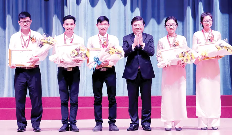 Trường ĐH Tôn Đức Thắng đạt chuẩn 4 sao 