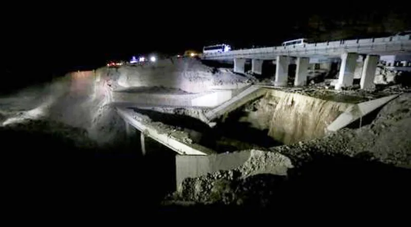 Vị trí nơi chiếc xe bus bị mưa lũ cuốn trôi. (Nguồn: AP)