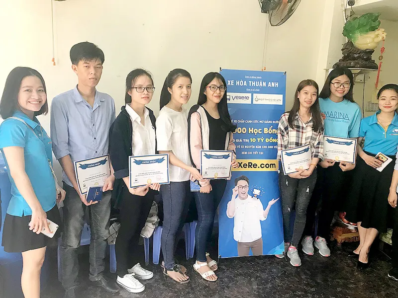 Gần 77.000 vé xe miễn phí tặng sinh viên