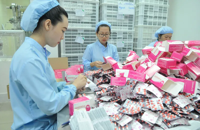 Sản xuất thuốc cung ứng bình ổn thị trường tại Công ty AGIMEXPHARM     Ảnh:CAO THĂNG
