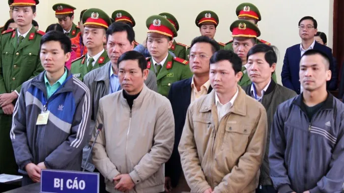 Vụ án tai biến chạy thận ở Hòa Bình: Không dừng xử dù luật sư tuyên bố có chứng cứ mới ảnh 1