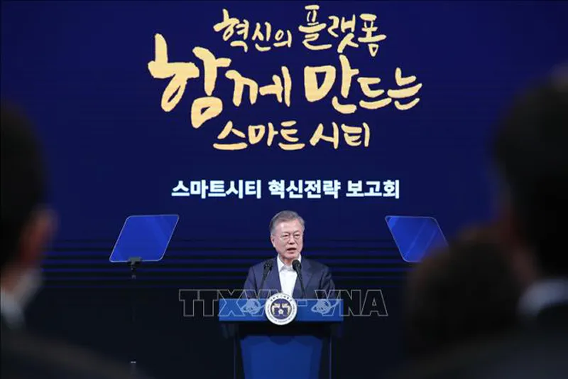 Tổng thống Hàn Quốc Moon Jae-in phát biểu tại sự kiện công bố kế hoạch xây dựng hai thành phố thông minh Busan và Sejong, tại Busan, ngày 13/2/2019. Ảnh: Yonhap/TTXVN