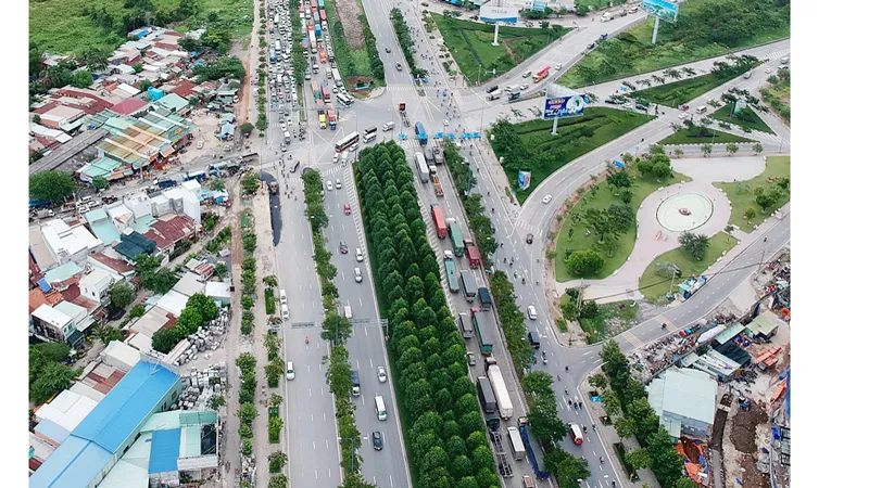 Đường Mai Chí Thọ và nút giao thông An Phú, quận 2              Ảnh: CAO THĂNG