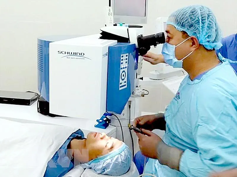 Gel dính chữa lành tổn thương giác mạc