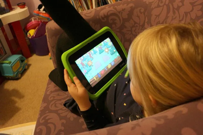 WHO giới hạn thời gian trẻ tiếp xúc với thiết bị điện tử