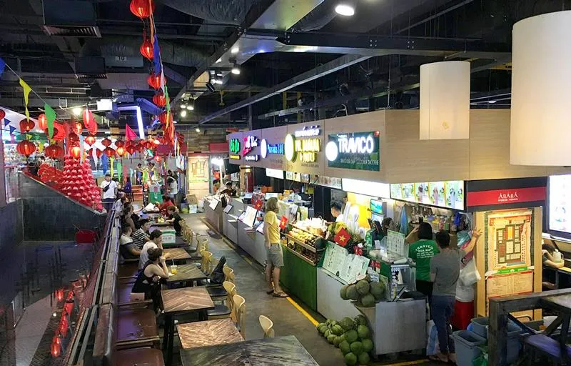 Khu ẩm thực trong Sense Market    Ảnh: THÀNH TRÍ