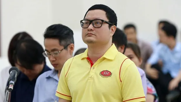 Bị cáo Trần Hữu Tiệp, nguyên Chủ tịch Hội đồng quản trị Công ty cổ phần Mỏ và Xuất nhập khẩu khoáng sản miền Trung, nghe tuyên án. Ảnh: TTXVN