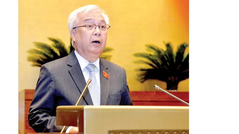 Chủ nhiệm Ủy ban Văn hóa, Giáo dục, Thanh niên, Thiếu niên và Nhi đồng của Quốc hội Phan Thanh Bình phát biểu tại hội trường    Ảnh: VIẾT CHUNG