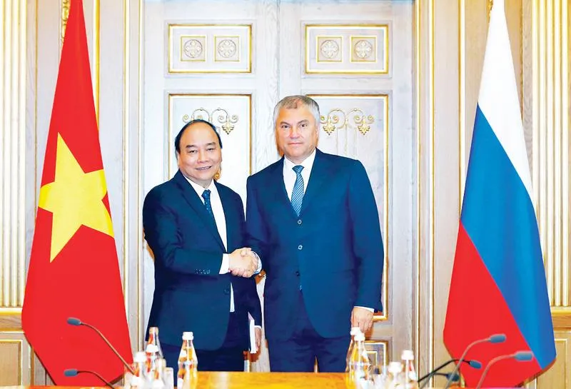 Sáng 23-5 (theo giờ địa phương), tại Thủ đô Moscow, Thủ tướng Nguyễn Xuân Phúc  hội kiến Chủ tịch Duma Quốc gia (Hạ viện Nga) Vyacheslav V. Volodin     Ảnh: TTXVN