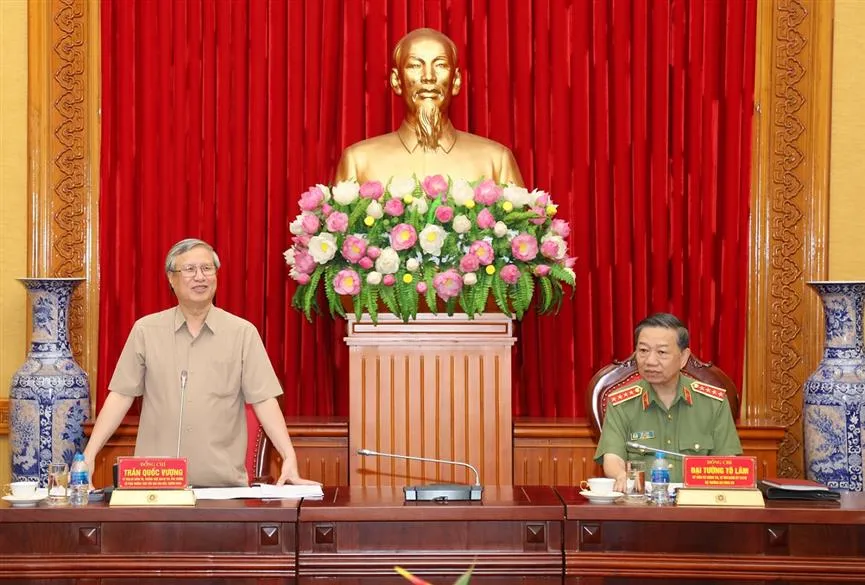   Đồng chí Trần Quốc Vượng phát biểu tại buổi làm việc. Ảnh: Bocongan