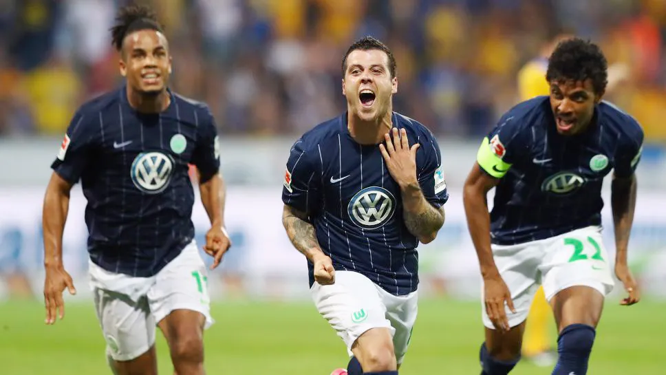 Play-off lượt về: Wolfsburg tiếp tục ở lại Bundesliga ảnh 1
