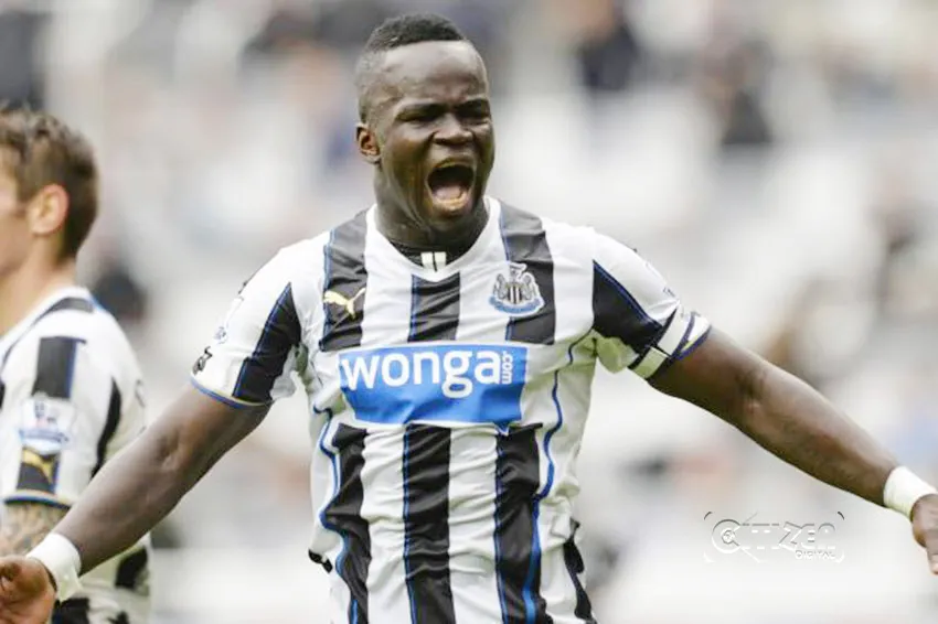 Tiote trong màu áo Newcastle.
