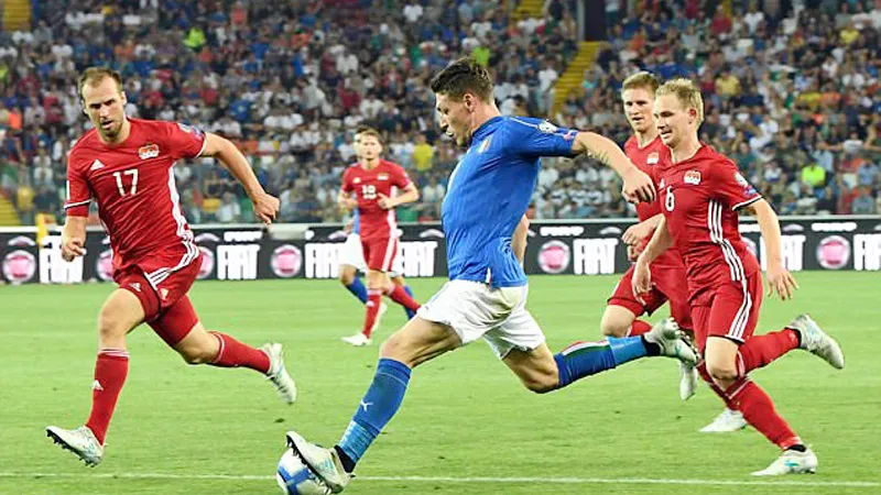 Tây Ban Nha và Italia tiếp tục giằng co ngôi đầu ảnh 1