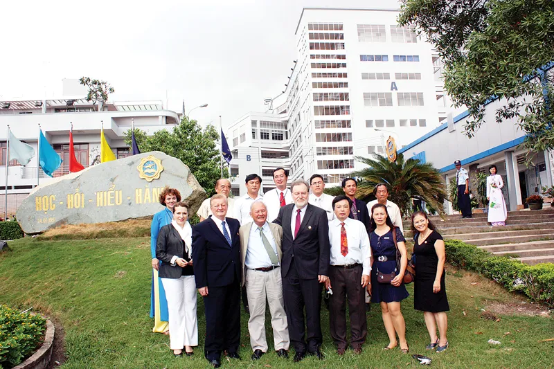 Đại học Bình Dương: 20 năm góp sức vì nền giáo dục mở ảnh 2