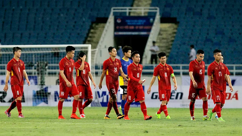 Lực lượng U22 Việt Nam hiện nay gom từ hạng Nhất lẫn V-League có quá ít thời gian ở gần để hiểu nhau. Ảnh: Minh Hoàng
