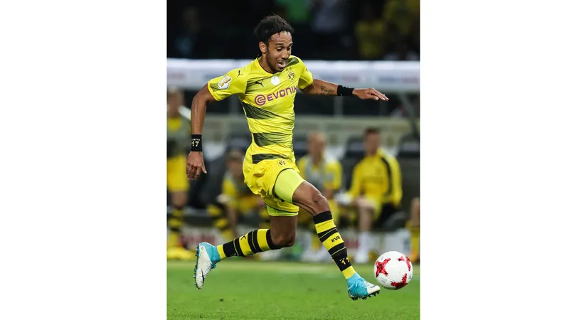  Tương lai của tiền đạo Pierre-Emerick Aubameyang vẫn chưa rõ ràng.