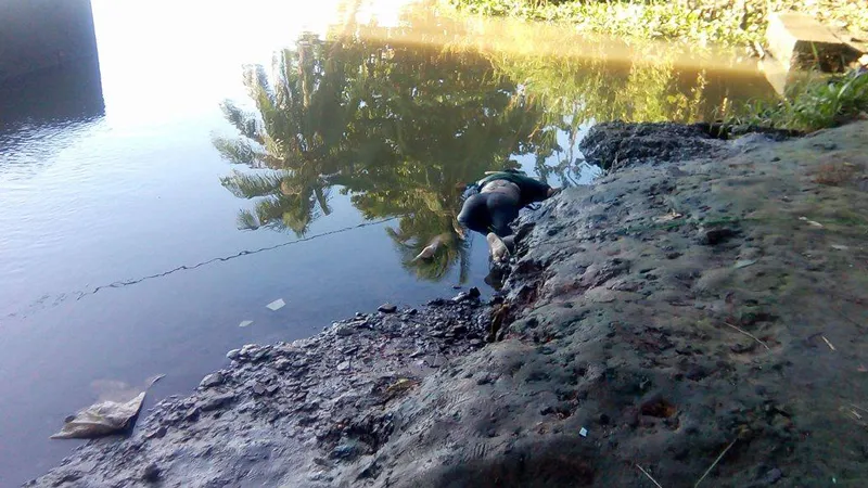 Thi thể nam thanh niên ở hiện trường.