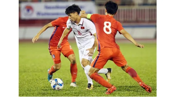 Công Phượng (giữa) lập cú đúp trong chiến thắng của U22 Việt Nam