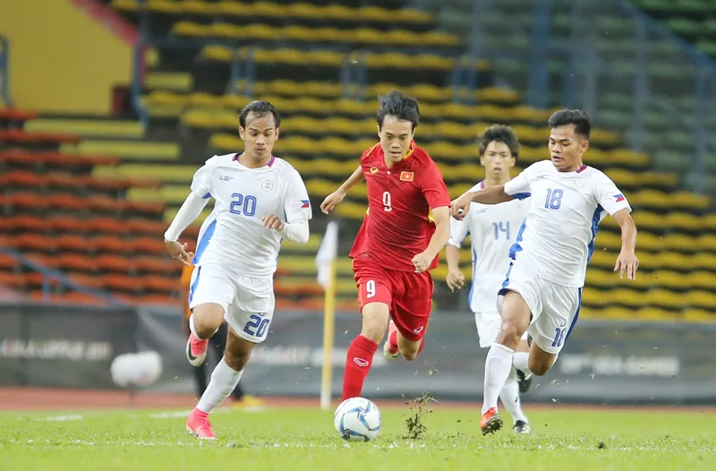 Văn Toàn (giữa) cũng là mắt xích quan trọng trên hàng công Việt Nam. Ảnh: Dũng Phương