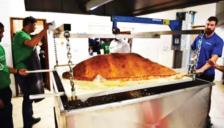 Bánh gối lớn nhất thế giới