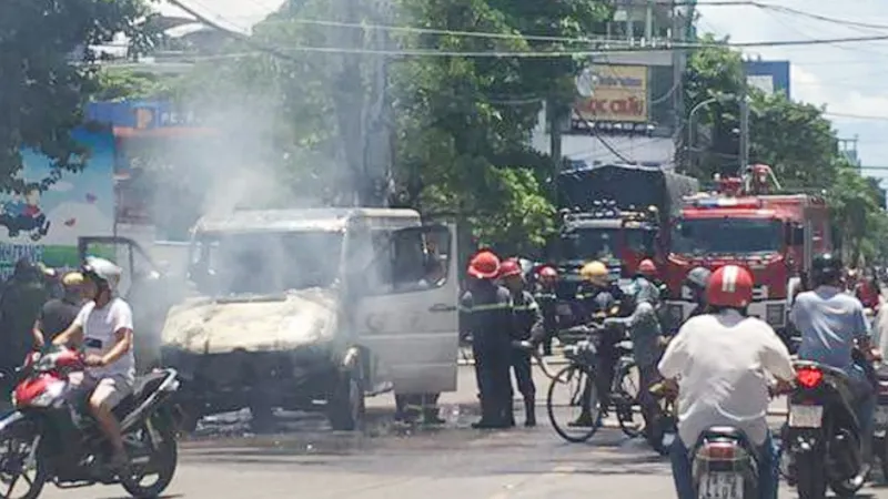 Chiếc xe khách bị hư hỏng nặng