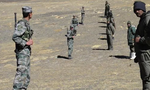 Bình sĩ Ấn Độ và Trung Quốc tại khu vực biên giới. Ảnh NDTV