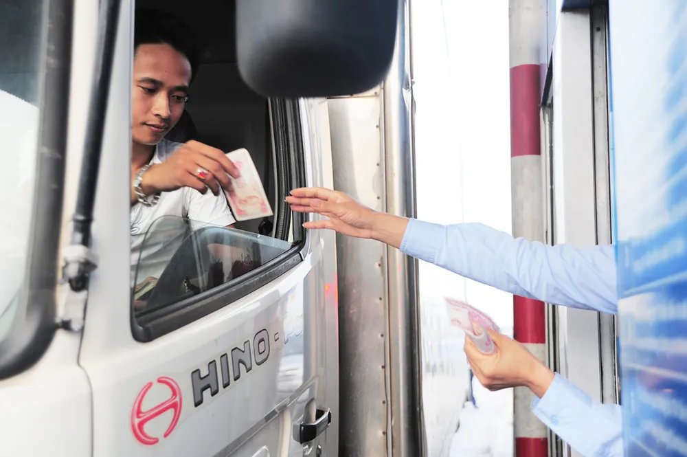 Quốc lộ 5 tiếp tục ùn tắc do tiền lẻ ảnh 4