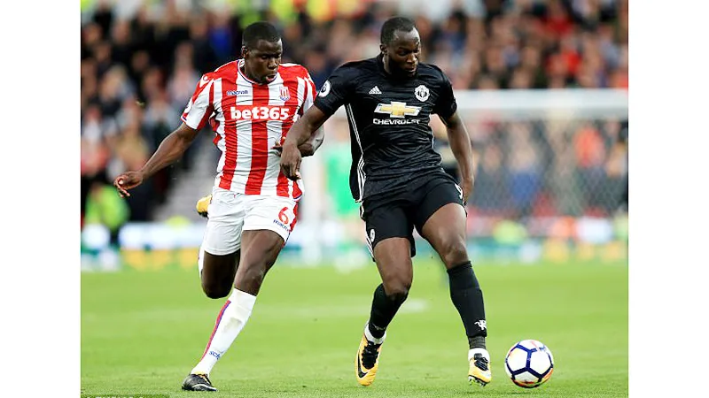 Stoke City buộc Manchester United chia điểm ảnh 1