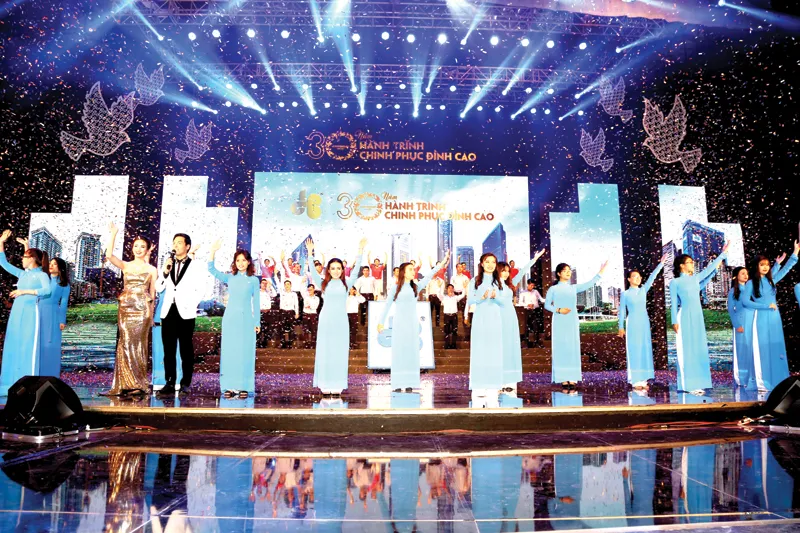 Công ty CP Tập đoàn Xây dựng Hòa Bình đón nhận Huân chương Lao động hạng nhì ảnh 4