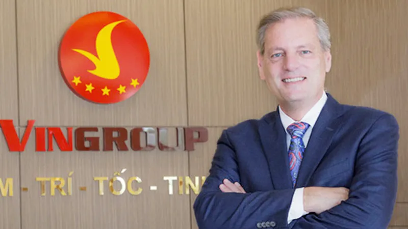 Ông James B. DeLuca