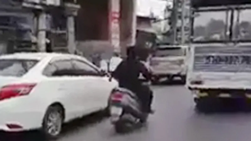 Bắt đối tượng dùng hung khí chém hàng loạt kính xe ô tô ảnh 3