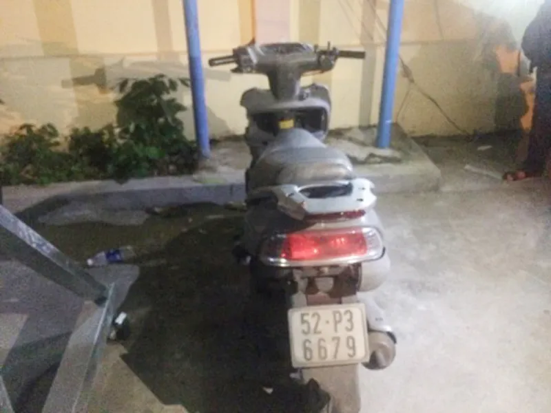 Bắt đối tượng dùng hung khí chém hàng loạt kính xe ô tô ảnh 2