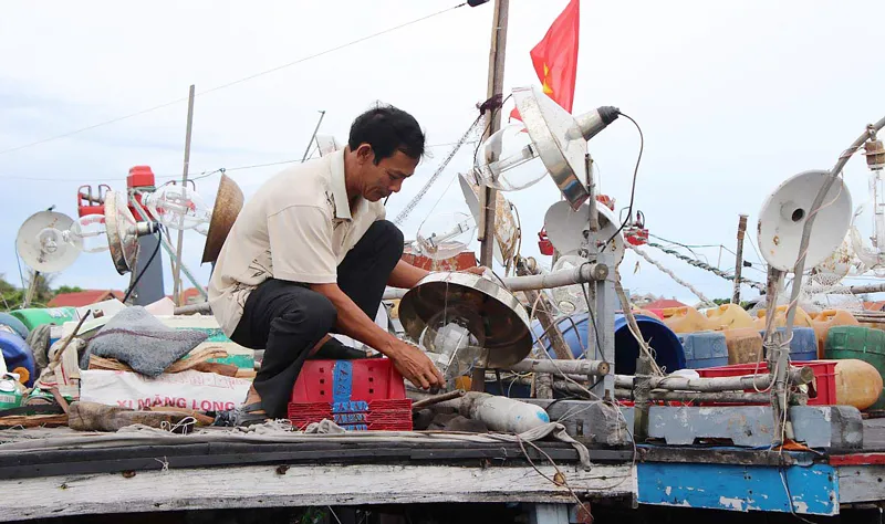 Trang thiết bị hỗ trợ thuyền cá lạc hậu, chi phí nhiên liệu tăng thêm