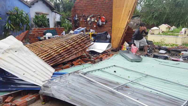 Quy Nhơn, Nha Trang tan hoang sau bão số 12 ảnh 3