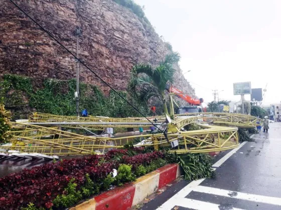 Quy Nhơn, Nha Trang tan hoang sau bão số 12 ảnh 9