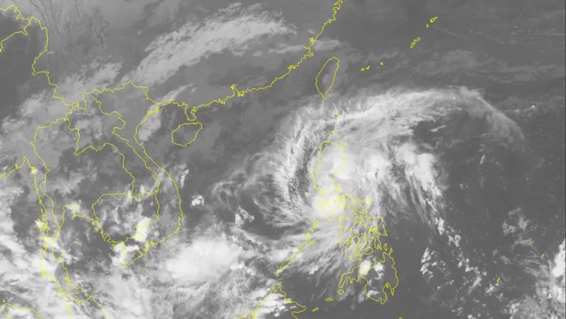 Sáng mai 10-11, bão Haikui đi vào biển Đông ảnh 1