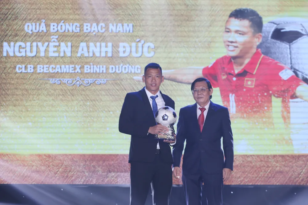 Thanh Trung và Kiều Trinh đoạt Quả bóng vàng Việt Nam 2017 ảnh 6